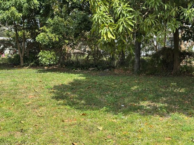 Home for rent at 16981 NE 8th Ct - photo 7481043