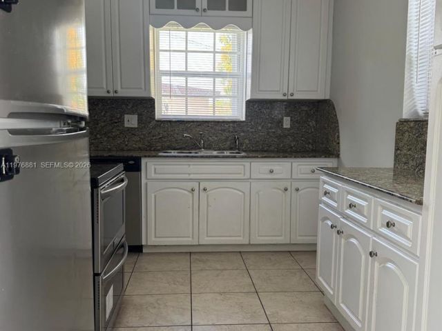 Home for rent at 16981 NE 8th Ct - photo 7481060