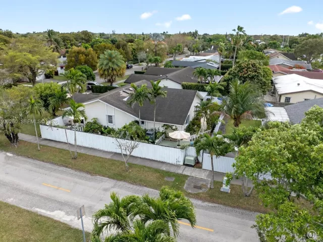 4-bedroom home for sale in Miami - 10230 SW 130th Ave - MondialRealty