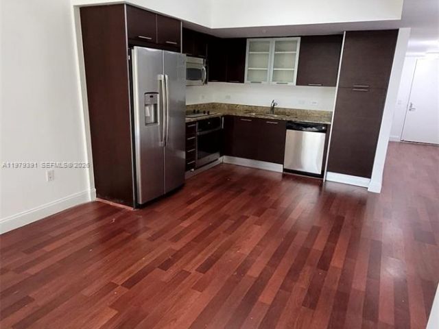 2-bedroom condo for rent in Miami - 41 SE 5th St 709 - MondialRealty