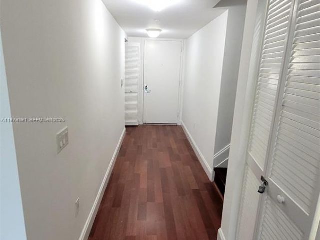 2-bedroom condo for rent in Miami - 41 SE 5th St 709 - MondialRealty
