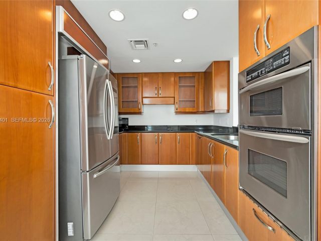 Apartment for sale  Unit #932 - photo 7505393