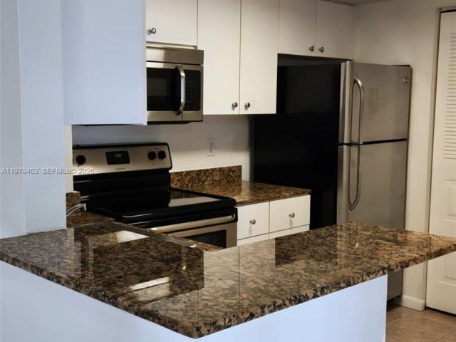 Apartment for rent  Unit #911 - photo 7479050