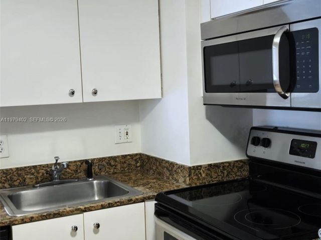 Apartment for rent  Unit #911 - photo 7479051