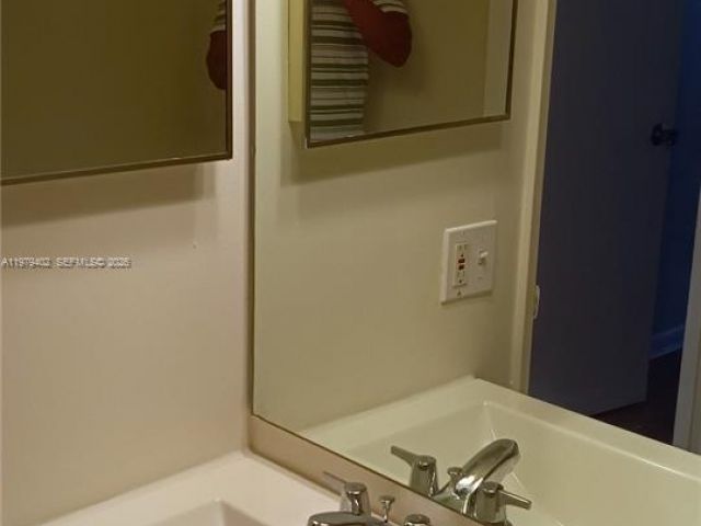 Apartment for rent  Unit #911 - photo 7479060