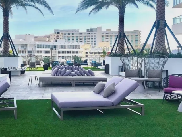 2-bedroom condo for sale in Hollywood - 4010 S OCEAN DR R1402 - MondialRealty