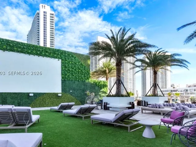2-bedroom condo for sale in Hollywood - 4010 S OCEAN DR R1402 - MondialRealty