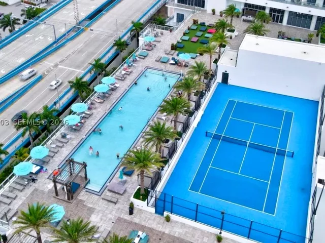 2-bedroom condo for sale in Hollywood - 4010 S OCEAN DR R1402 - MondialRealty