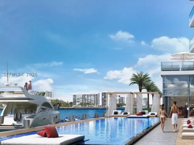 2-bedroom condo for sale in Hollywood - 4010 S OCEAN DR R1402 - MondialRealty