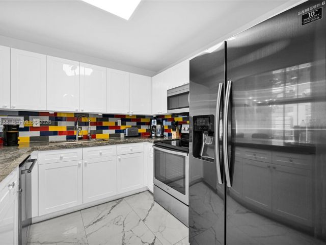 Apartment for sale  Unit #1204 - photo 7524405