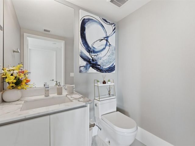 Apartment for sale  Unit #5-2304 - photo 7490048