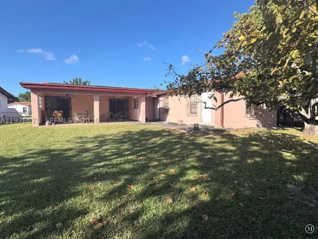 3-bedroom home for sale in Miami - 10730 SW 66th Dr - MondialRealty