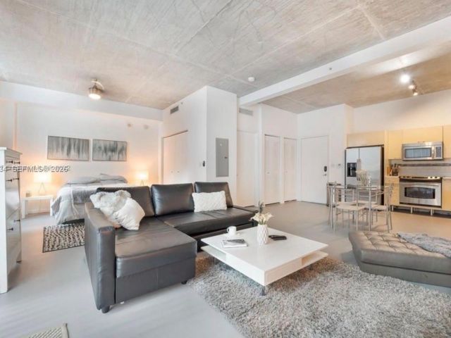 1-bedroom condo for rent in Miami - 234 NE 3rd St 608 - MondialRealty