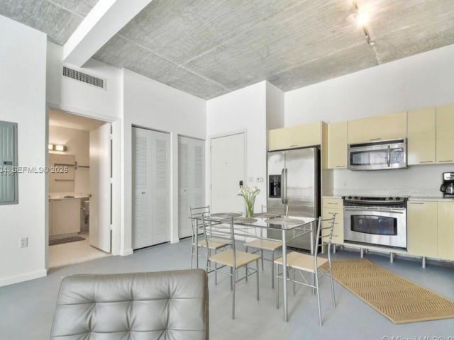 1-bedroom condo for rent in Miami - 234 NE 3rd St 608 - MondialRealty