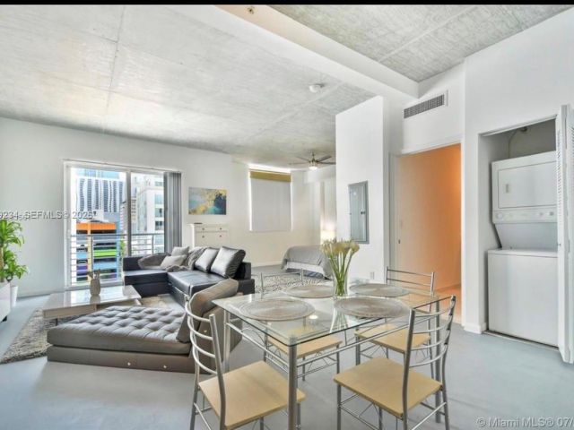 1-bedroom condo for rent in Miami - 234 NE 3rd St 608 - MondialRealty