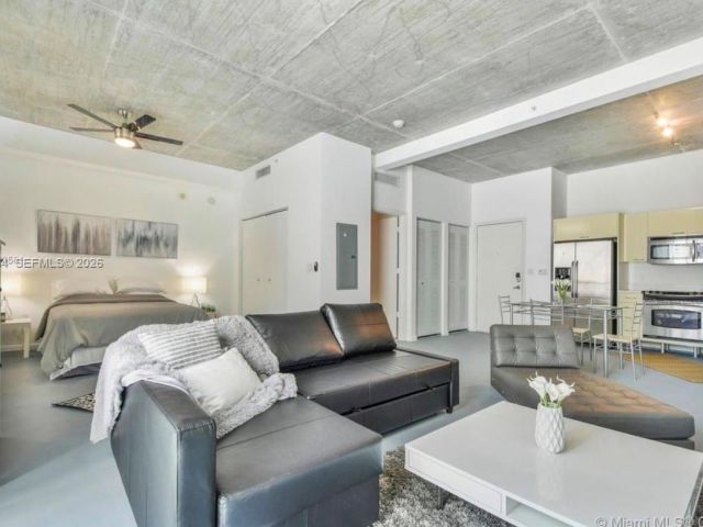 1-bedroom condo for rent in Miami - 234 NE 3rd St 608 - MondialRealty