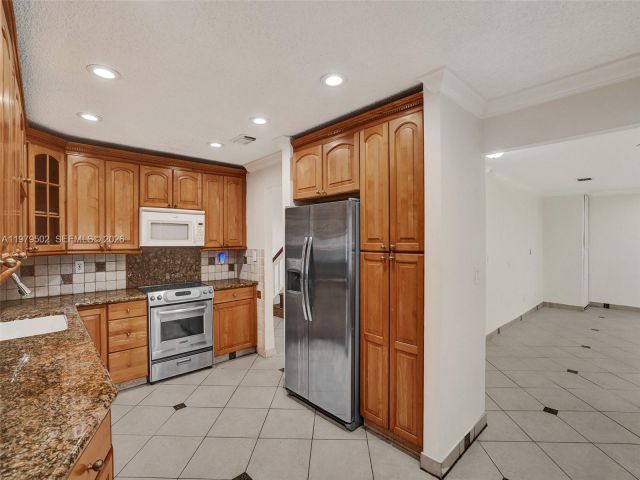 Home for rent at 3745 Piccadilly St 114 - photo 7472163