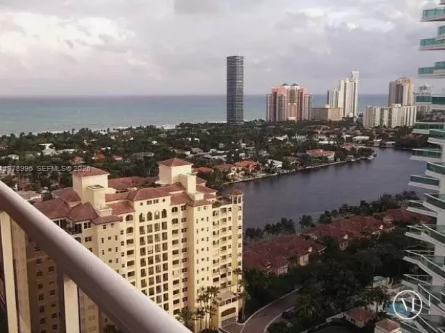 2-bedroom condo for sale in Aventura - 20185 E Country Club Dr TS-3 - MondialRealty