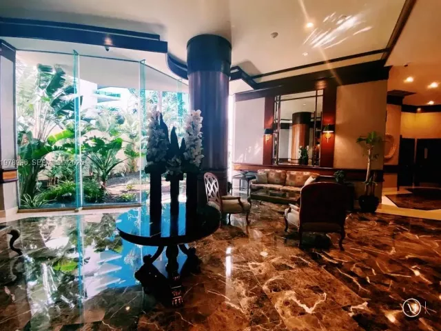 2-bedroom condo for sale in Aventura - 20185 E Country Club Dr TS-3 - MondialRealty