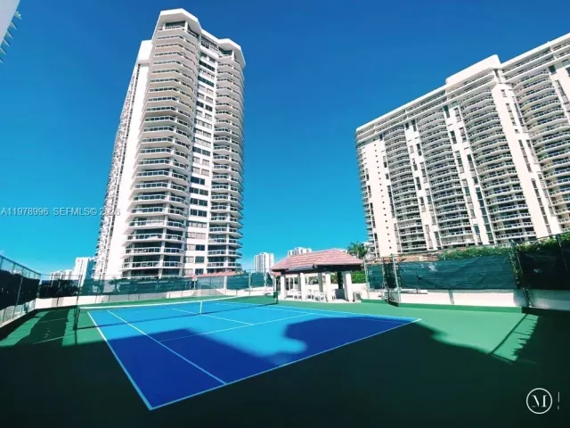 2-bedroom condo for sale in Aventura - 20185 E Country Club Dr TS-3 - MondialRealty