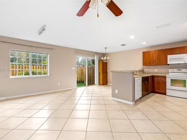 Home for rent at 330 SW 2nd Ave 12 - photo 7462196