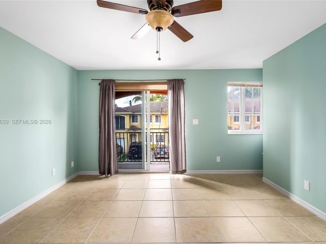 Home for rent at 330 SW 2nd Ave 12 - photo 7462197