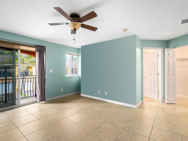 Home for rent at 330 SW 2nd Ave 12 - photo 7462198