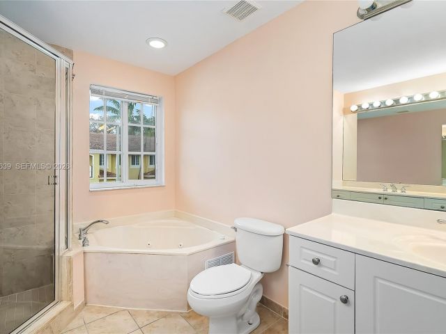 Home for rent at 330 SW 2nd Ave 12 - photo 7462199