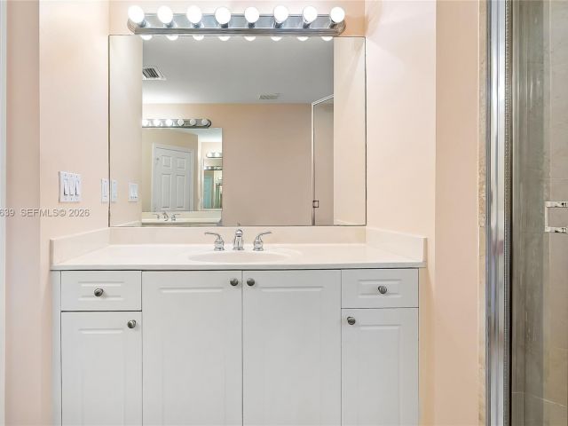 Home for rent at 330 SW 2nd Ave 12 - photo 7462200