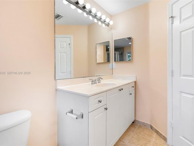 Home for rent at 330 SW 2nd Ave 12 - photo 7462201