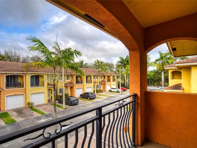 Home for rent at 330 SW 2nd Ave 12 - photo 7462202