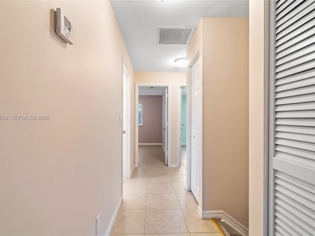 Home for rent at 330 SW 2nd Ave 12 - photo 7462203