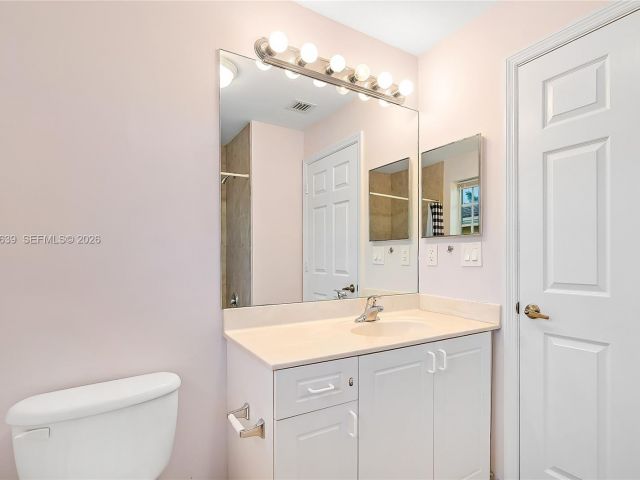 Home for rent at 330 SW 2nd Ave 12 - photo 7462206