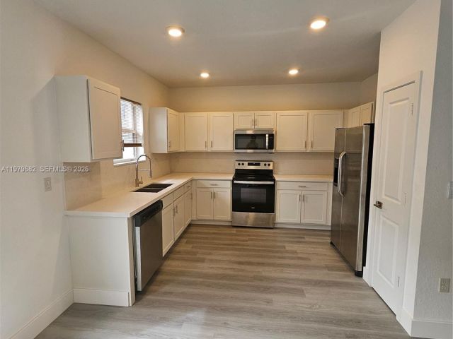 3-bedroom home for rent in Homestead - 1720 SE 9th Ave 0 - MondialRealty
