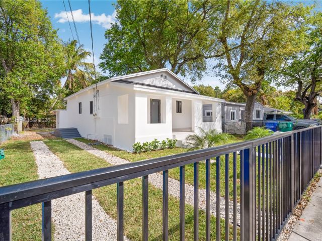 Home for sale at 5511 NW 4th Ave - photo 7509125