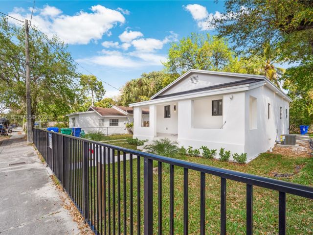 Home for sale at 5511 NW 4th Ave - photo 7509126