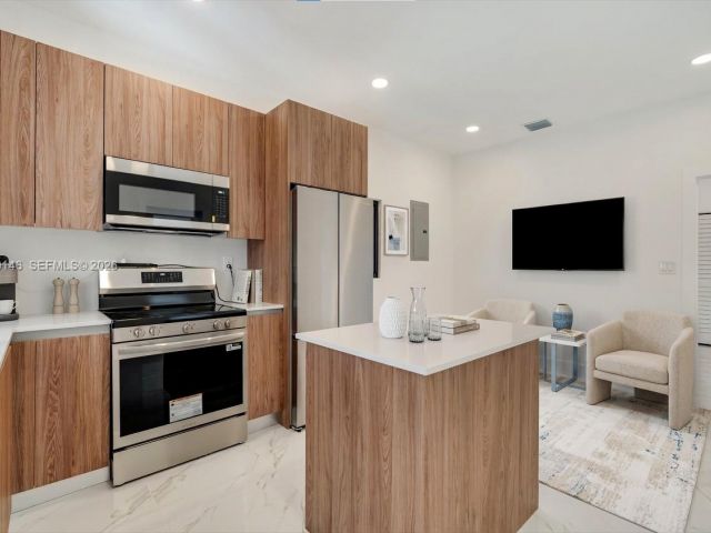 Home for sale at 5511 NW 4th Ave - photo 7509127