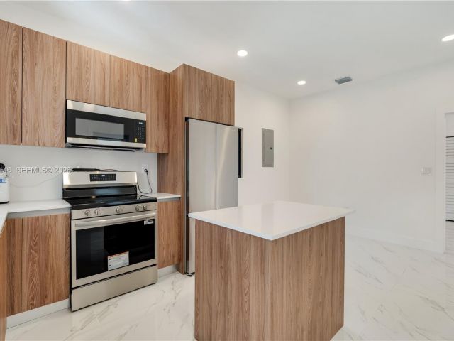 Home for sale at 5511 NW 4th Ave - photo 7509128