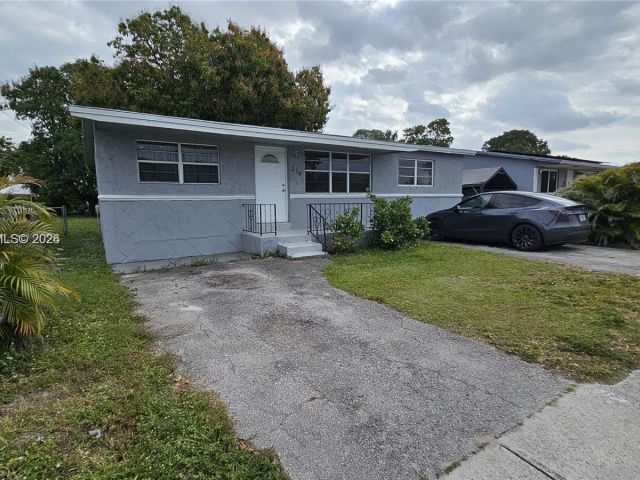 3-bedroom home for rent in Fort Lauderdale - 374 NW 31st Ave - MondialRealty