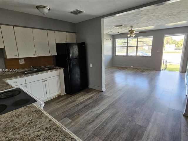 3-bedroom home for rent in Fort Lauderdale - 374 NW 31st Ave - MondialRealty