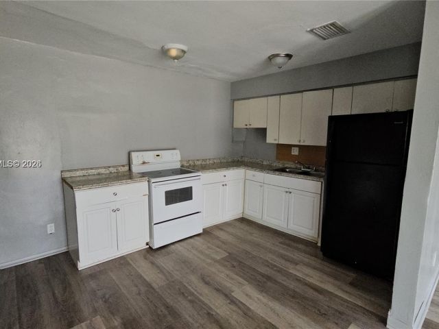 3-bedroom home for rent in Fort Lauderdale - 374 NW 31st Ave - MondialRealty