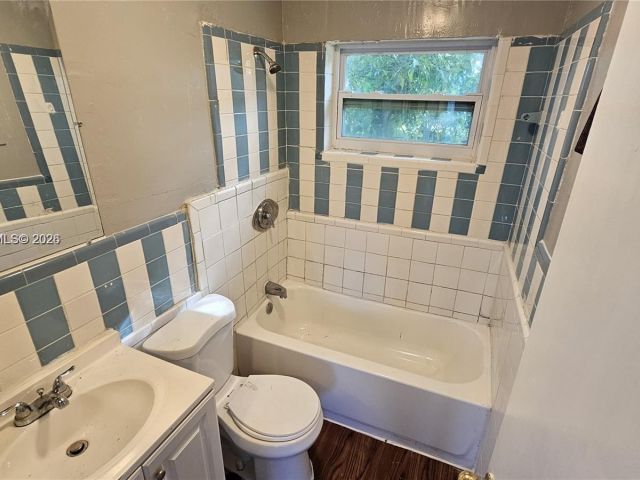 3-bedroom home for rent in Fort Lauderdale - 374 NW 31st Ave - MondialRealty
