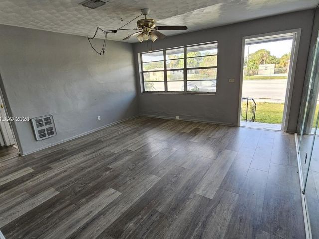 3-bedroom home for rent in Fort Lauderdale - 374 NW 31st Ave - MondialRealty