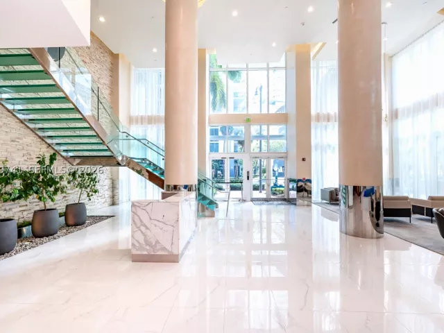 2-bedroom condo for rent in Miami - 41 SE 5th St 1508 - MondialRealty