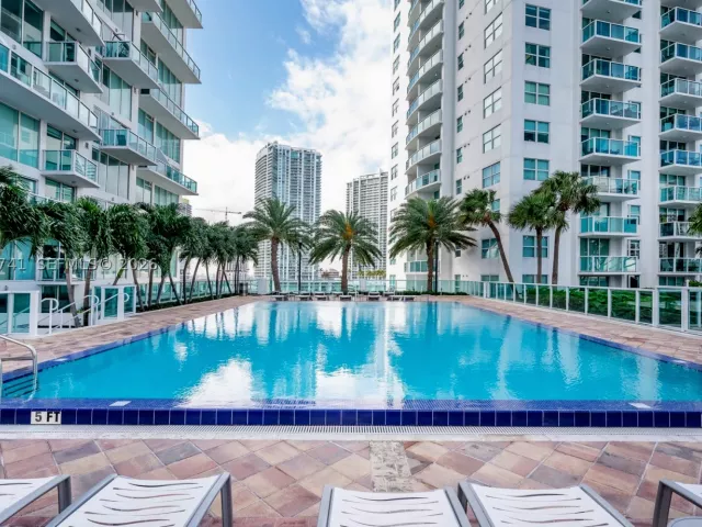 2-bedroom condo for rent in Miami - 41 SE 5th St 1508 - MondialRealty