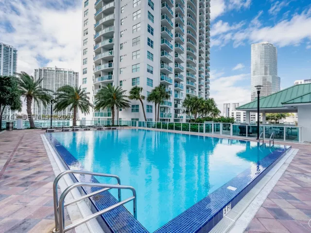2-bedroom condo for rent in Miami - 41 SE 5th St 1508 - MondialRealty
