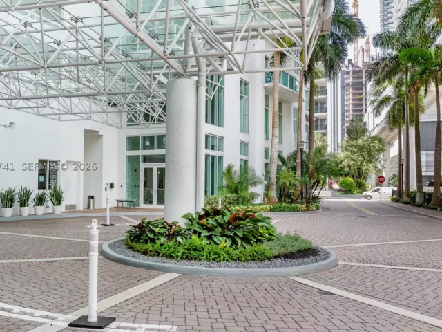 2-bedroom condo for rent in Miami - 41 SE 5th St 1508 - MondialRealty