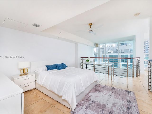 2-bedroom condo for rent in Miami - 41 SE 5th St 1508 - MondialRealty