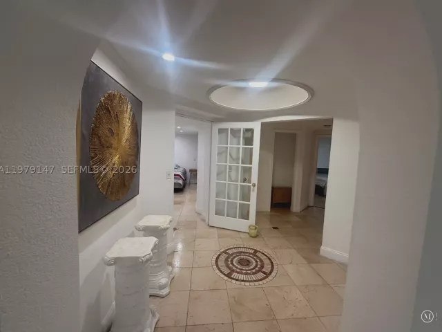 3-bedroom condo for rent in Miami - 801 Brickell Bay Dr 470 - MondialRealty