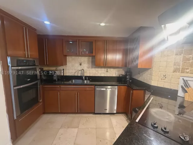 3-bedroom condo for rent in Miami - 801 Brickell Bay Dr 470 - MondialRealty
